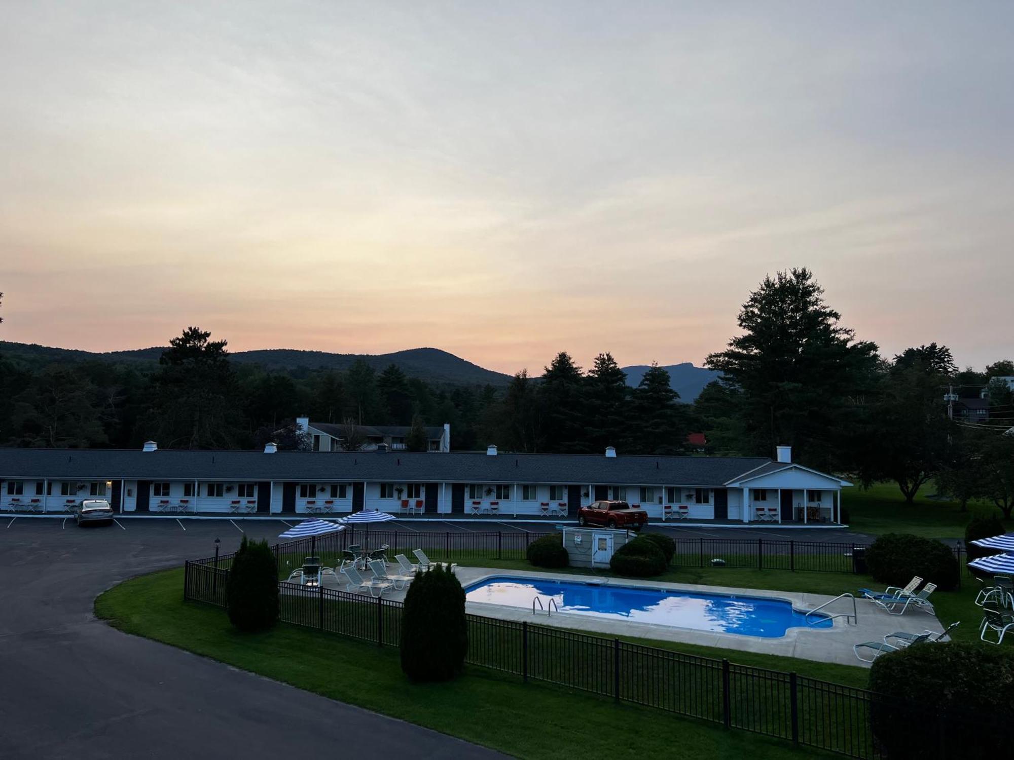 Stowe Motel & Snowdrift Exterior photo
