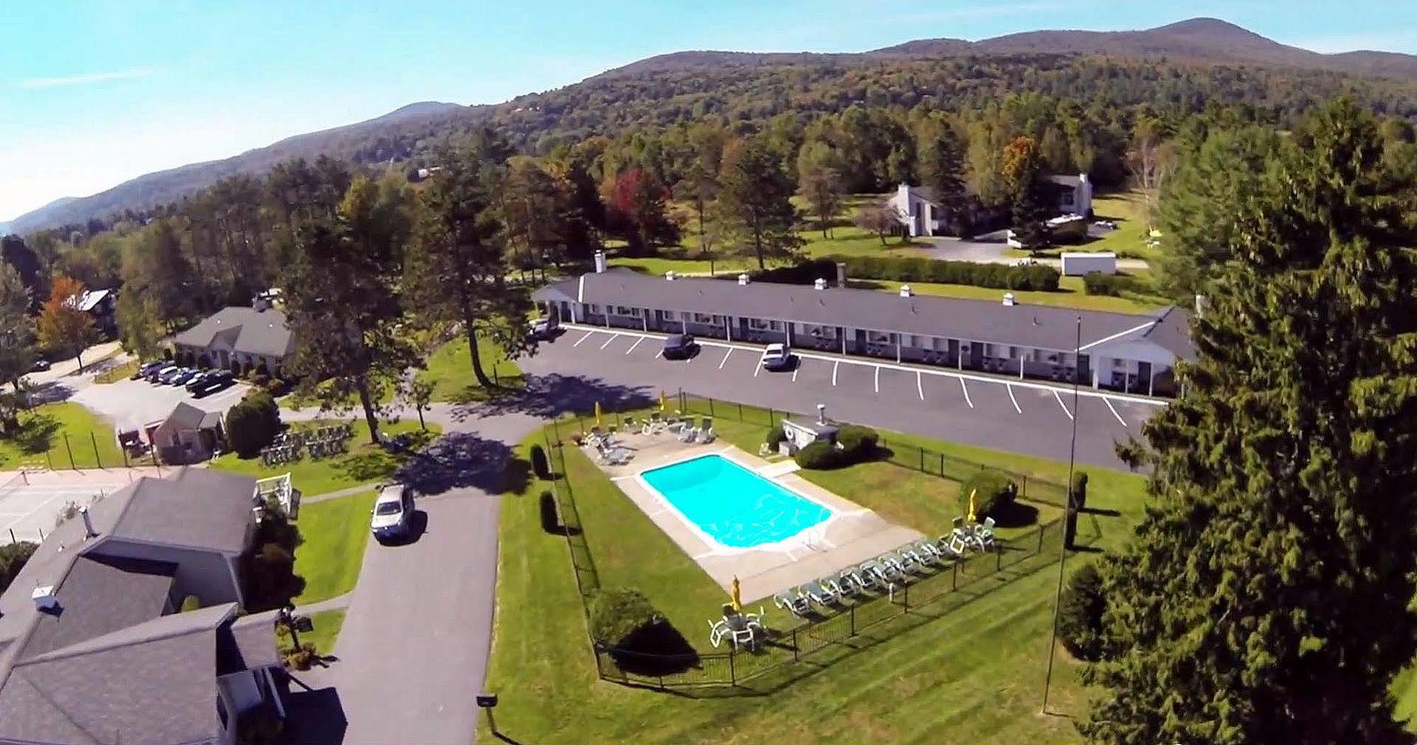 Stowe Motel & Snowdrift Exterior photo